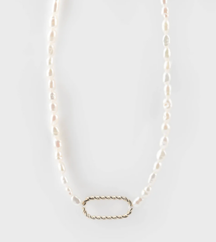Pearl Necklace w. Twisted Rectangular Charms Holder